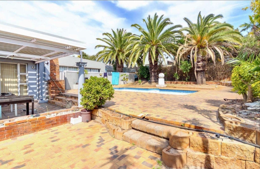 5 Bedroom Property for Sale in Table View Western Cape